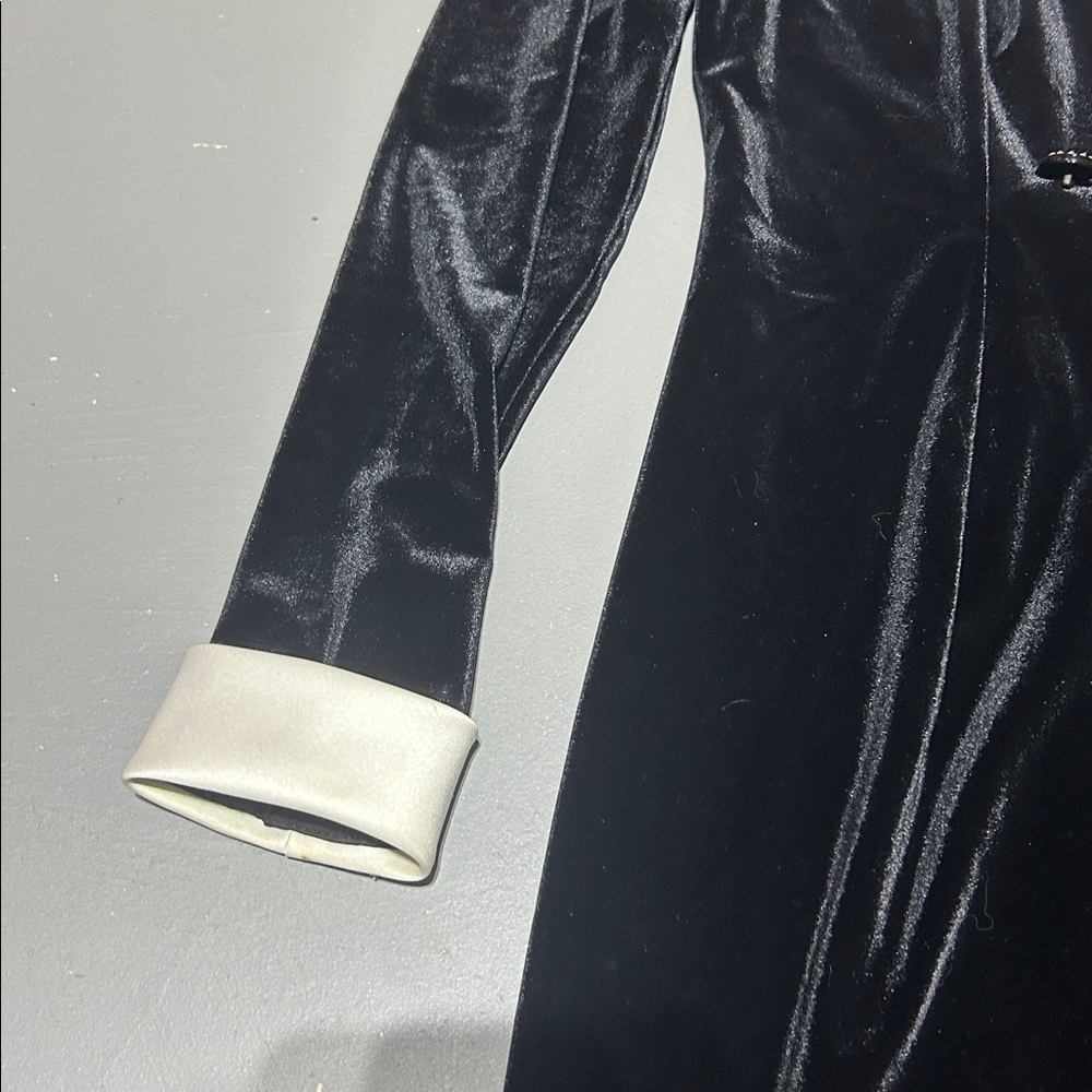 Ever Beauty Black Velvet Dress with White Front Lapel Collar (Women’s Size 4) - Picture 3 of 11